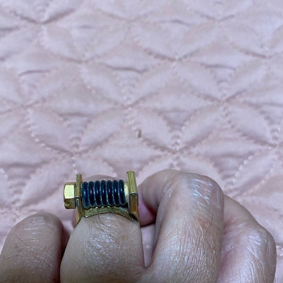 A unique spin on a ring! - Picture 3 of 11